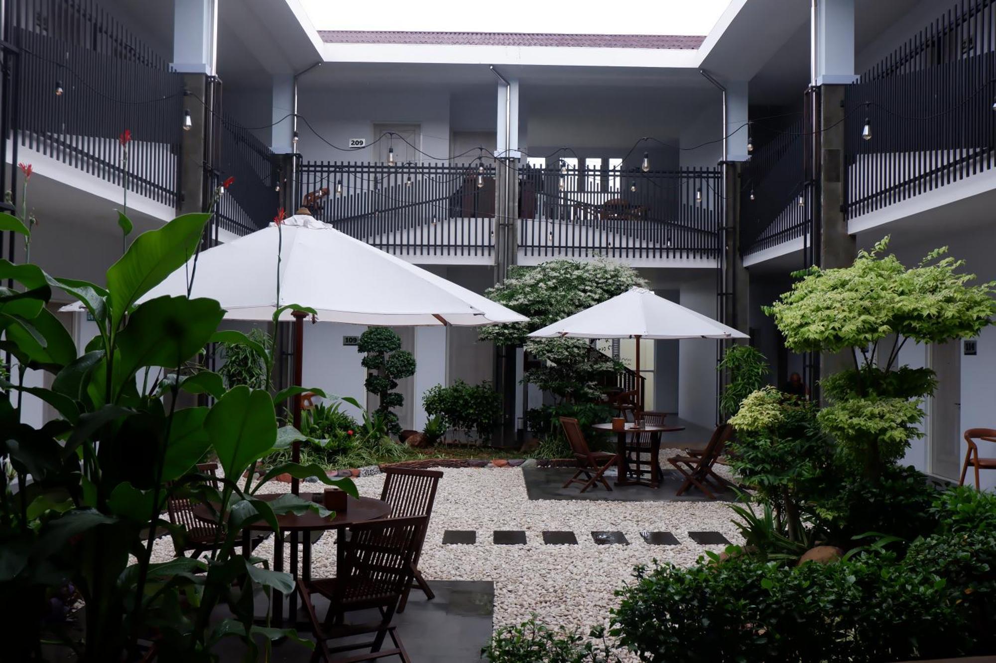 Grand Samota Hotel Sumbawa Extérieur photo