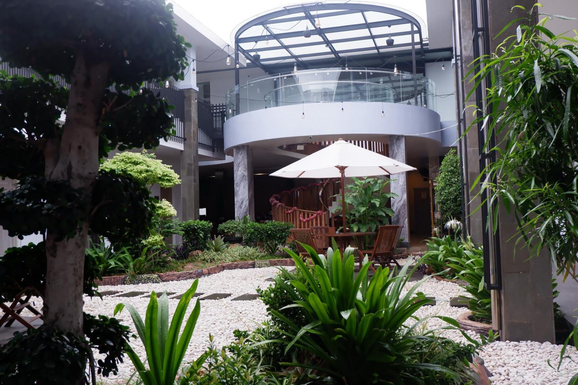 Grand Samota Hotel Sumbawa Extérieur photo